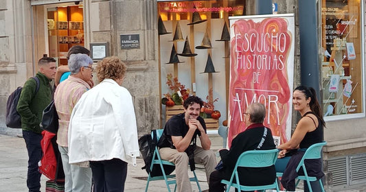 El coleccionista de historias de amor sorprende en pleno centro de Vigo